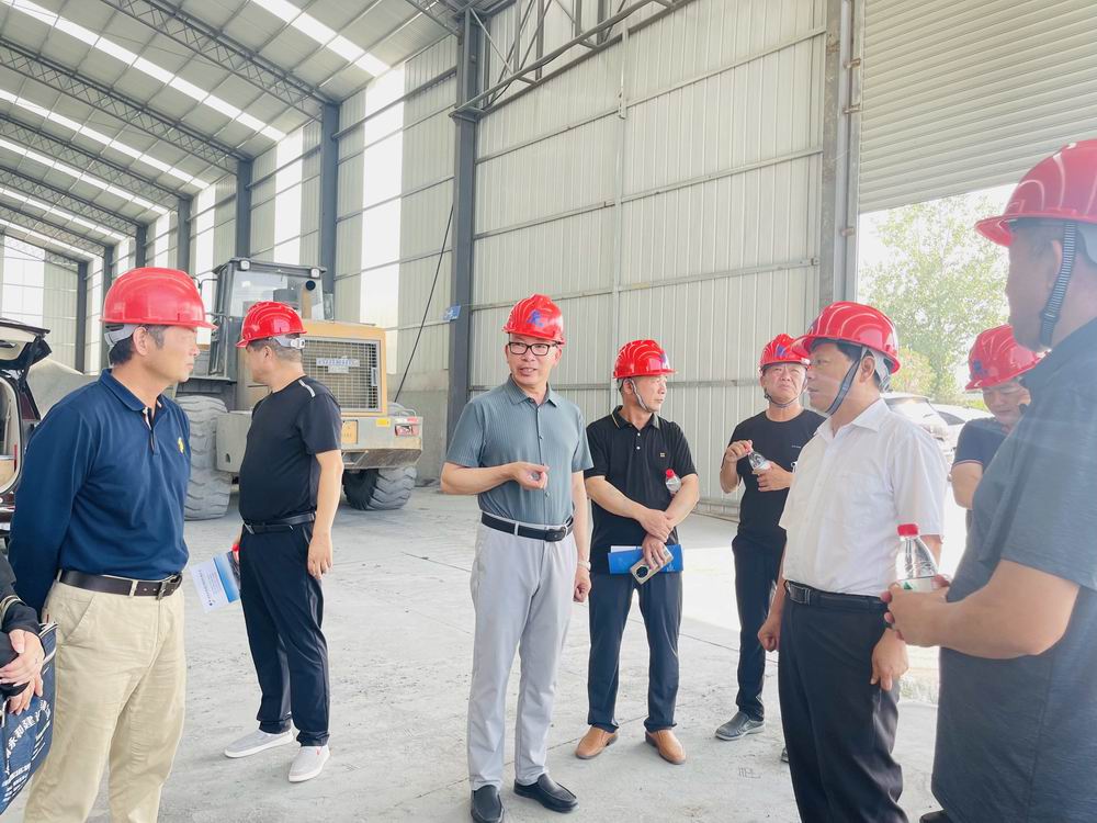 信陽市公路事業(yè)發(fā)展中心、信陽市公路局、107國道建設(shè)工程指揮部、中國中冶信陽項目部等單位蒞臨河南永和建設(shè)集團(tuán)檢查指導(dǎo)工作