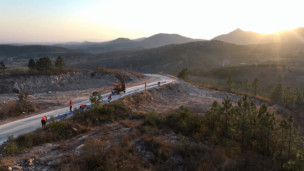 公路更安全、道路更暢安 ——振和交安農(nóng)村公路安防工程施工